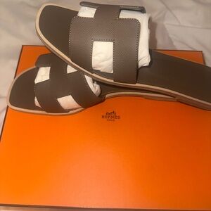 🔴SOLD🔴 hermes’ oran sandals - étoupe (authentic)